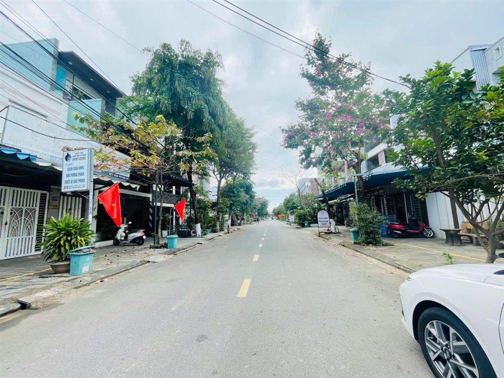 Mặt tiền đường 7m5 đinh đức thiện, hoà minh.
s= 91.2m2 ngang 5m sạch đẹp, giá 6.58 tỷ