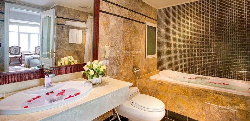 Khách sạn mặt phố sát chợ hàng da đường thành sổ 75m² xây 7 tầng mt 4.8m 67,5 tỷ