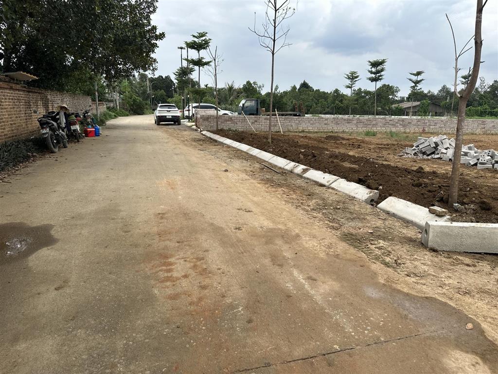 Cần bán gấp lô đất dt 150m full thổ cư tại khu công nghệ cao hòa lạc giá chỉ hơn 2 tỷ
