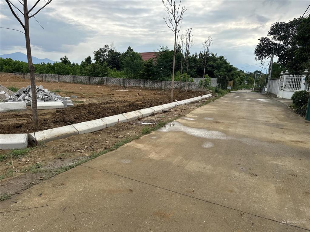 Cần bán gấp lô đất dt 150m full thổ cư tại khu công nghệ cao hòa lạc giá chỉ hơn 2 tỷ