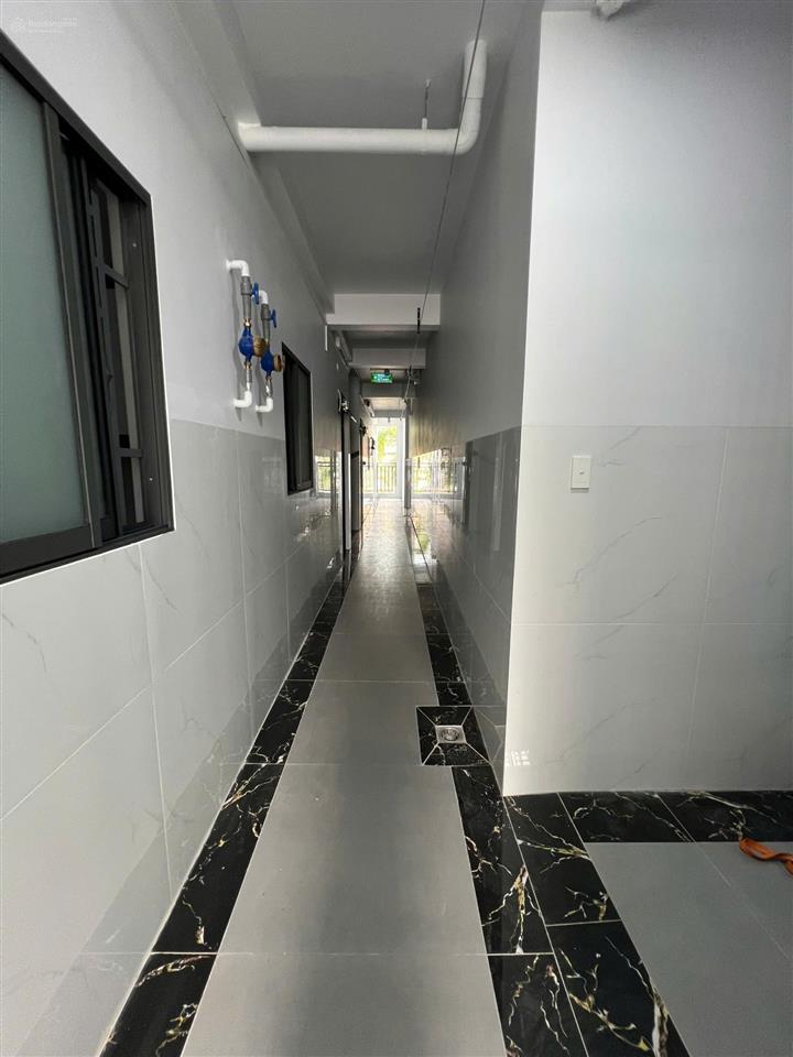 Nhà trọ mới xây, gần cao đẳng công thương, có hầm, thang máy cho thuê quận 9
