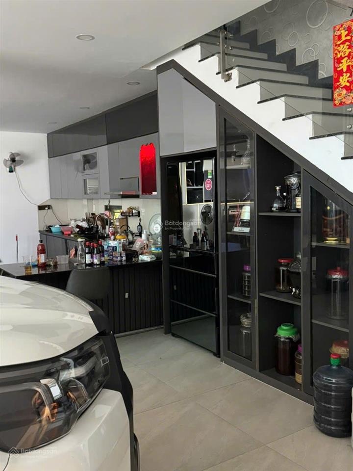 Cơ hội hiếm có nhà + 4 căn trọ, hẻm xe hơi, vị trí vàng quận bình tân