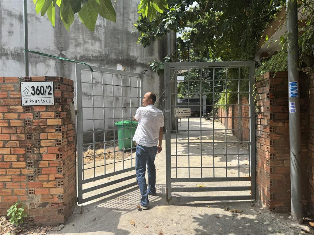 Thuê nhà nguyên căn 1 trệt 2 lầu đường huỳnh văn cù giá 4.5tr nội thất