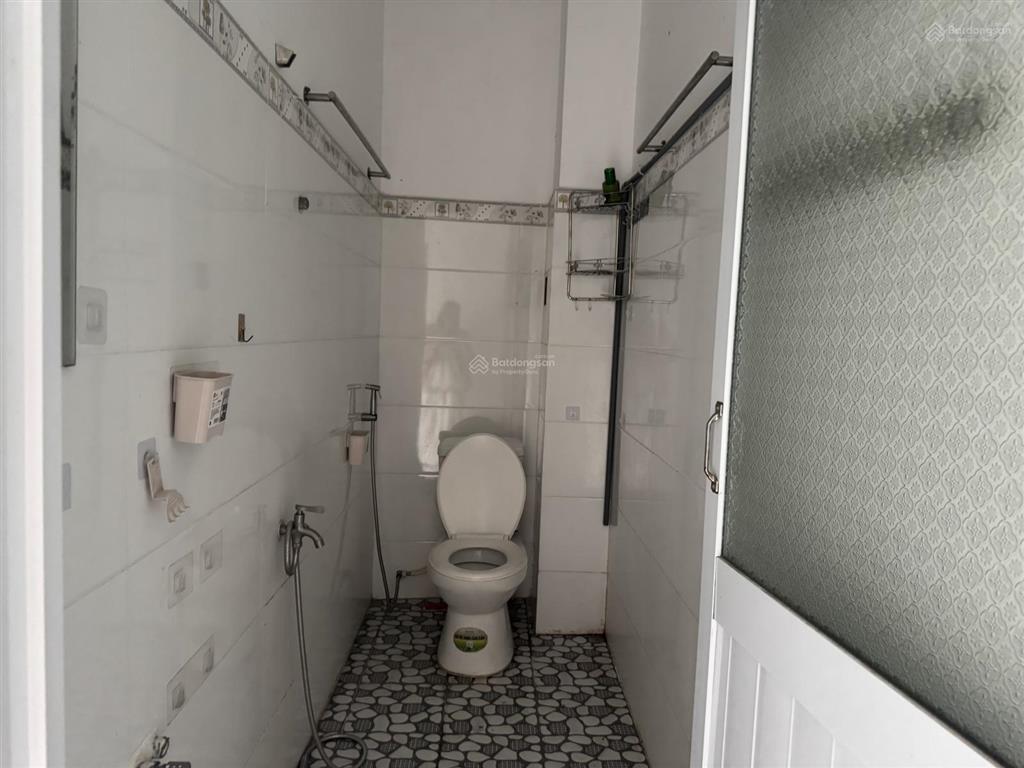 Thuê nhà nguyên căn 1 trệt 2 lầu đường huỳnh văn cù giá 4.5tr nội thất