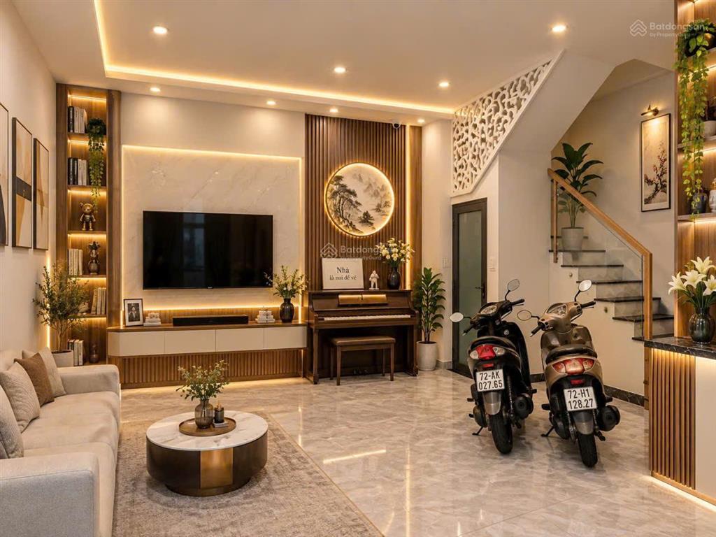 Bán nhà 199/27 cmt8 p4 q3, dt 5.73x8.5m, t+3l, 3pn, 3wc, giá 7.3 tỷ tl, có hh môi giới
