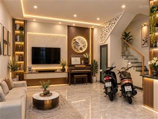 Bán nhà 199/27 cmt8 p4 q3, dt 5.73x8.5m, t+3l, 3pn, 3wc, giá 7.3 tỷ tl, có hh môi giới