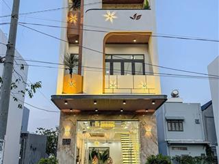 Bán nhà 3 tầng mặt tiền trục chính d1 kdc hồng loan, 5x16m full nội thất siêu sang