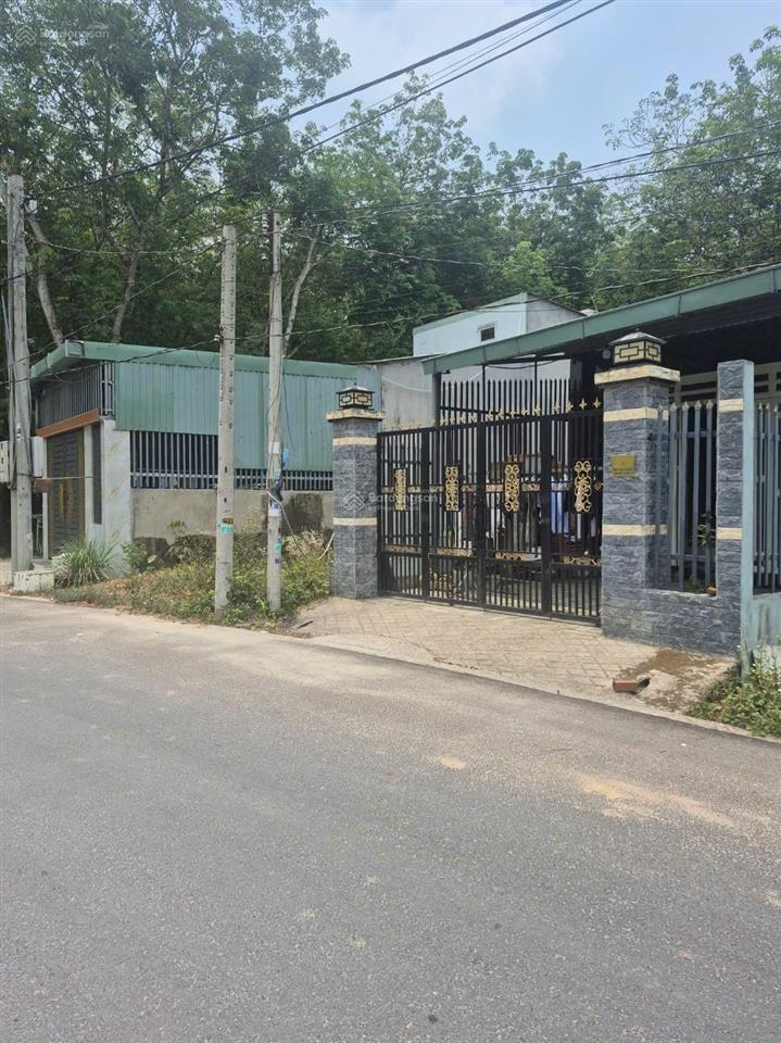 Bán mặt tiền dx 64. ngay giáp đường lê duẩn. giáp vách tđc định hòa.