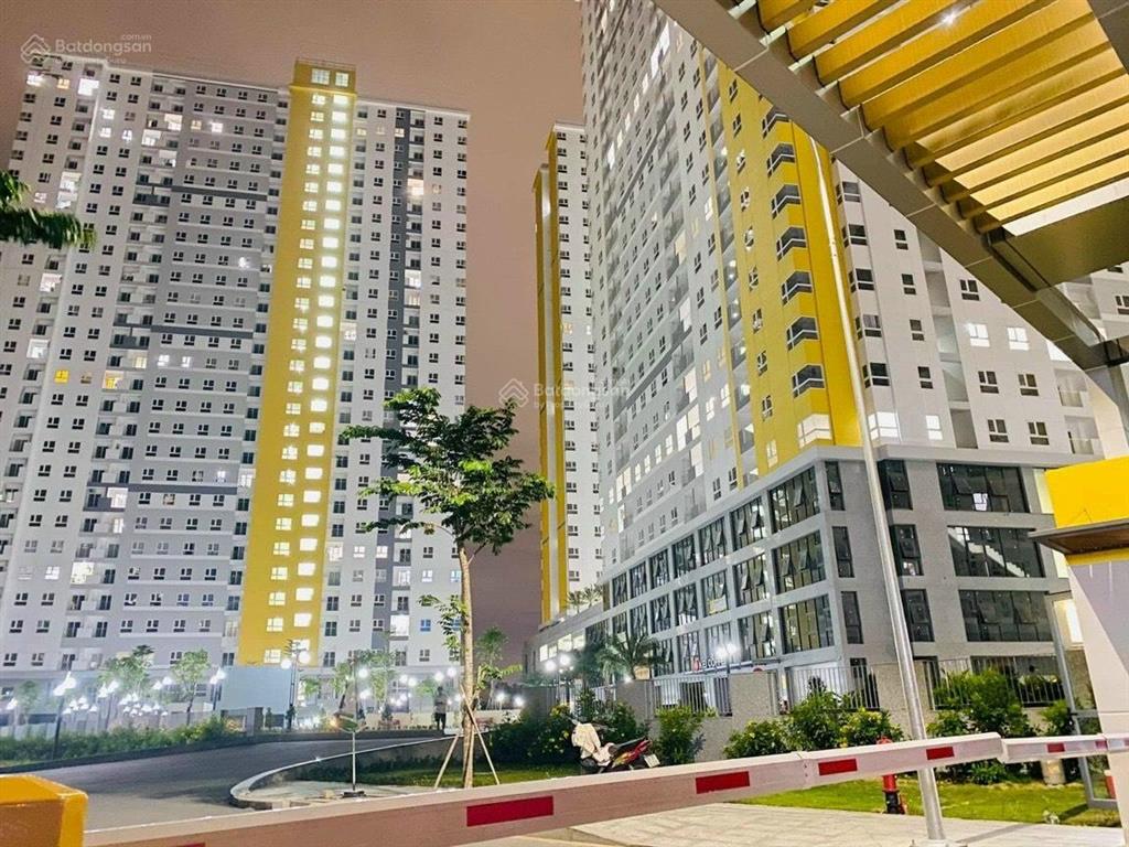 Diamond riverside cần bán căn góc 2pn giá 3,499 tỷ nhà mới 99% có nội thất