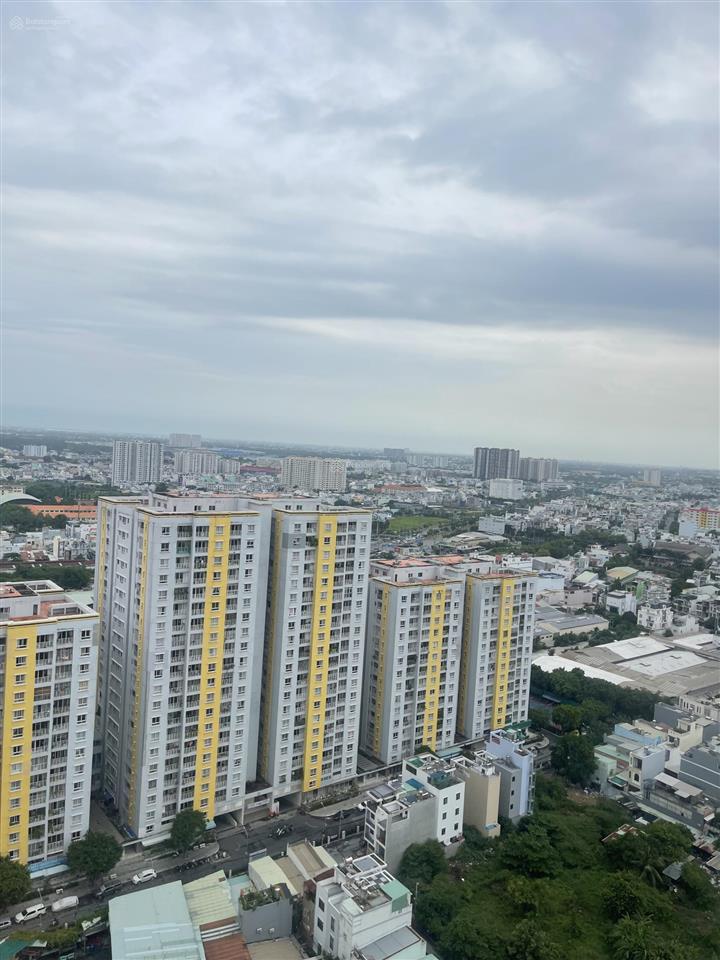 Cần bán 2pn căn góc, tầng thấp, giá 3,5 tỷ.  e xem nhà 0901 338 ***