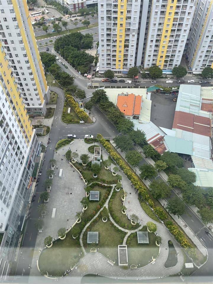 Cần bán 2pn căn góc, tầng thấp, giá 3,5 tỷ.  e xem nhà 0901 338 ***