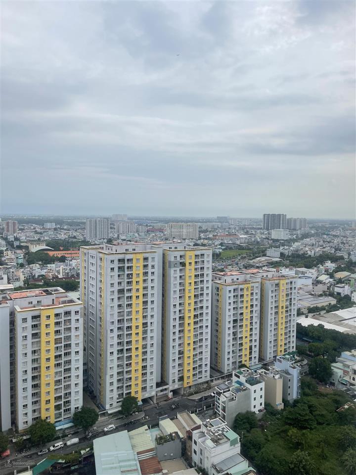 Cần bán 2pn căn góc, tầng thấp, giá 3,5 tỷ.  e xem nhà 0901 338 ***