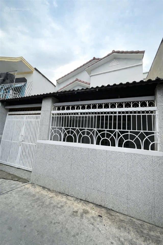 Bán nhà tỉnh lộ 10, sát chợ da sà, thông tên lửa 7.2 x 12.5m, trệt, lầu chỉ 5 tỷ 700