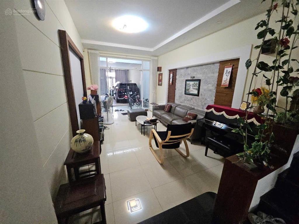 Nhà đẹp, thoáng, nở hậu nguyễn thị thập q7!
