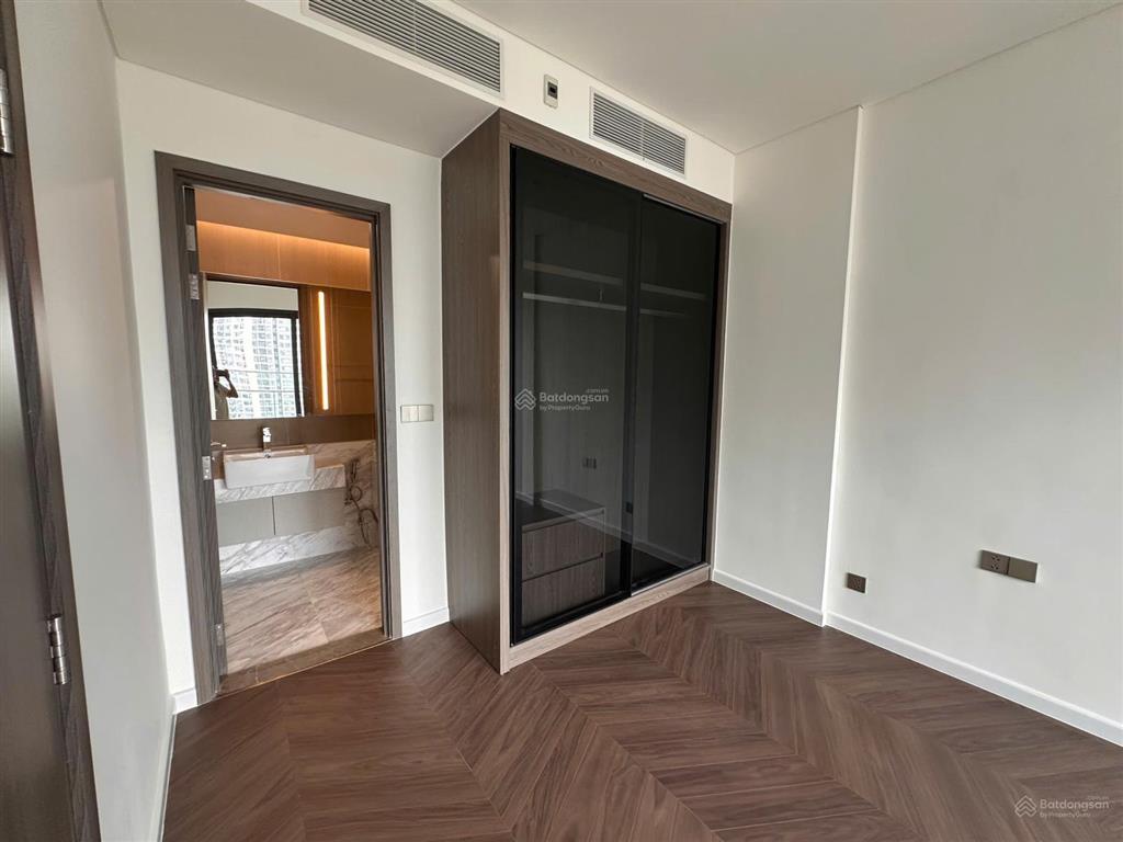 Chênh đúng 300tr so với giá hđmb bán căn 2n+ trục 10 tầng 1x tòa a3  xem nhà 0919 452 ***