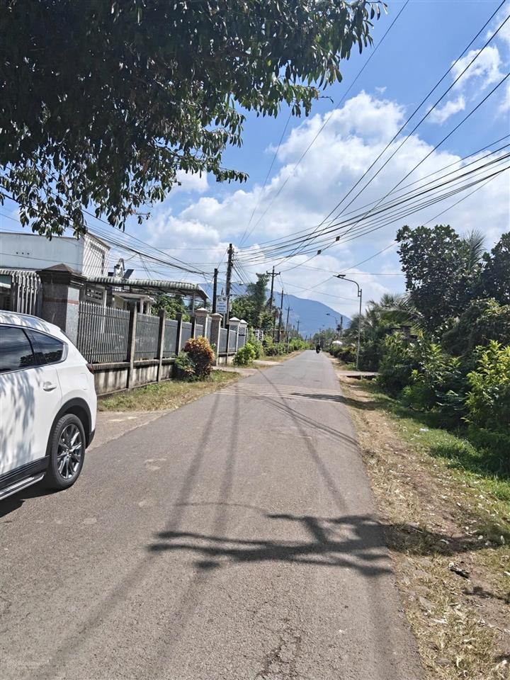 Bán 180m2 đất mặt tiền nhựa, sổ riêng thổ cư, view núi chứa chan, phường xuân lộc, đồng nai
