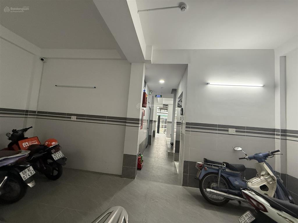 Bán nhà mặt tiền căn hộ dv 22 phòng 5 tầng 131m giá 21 tỷ đường 475 sát đỗ xuân hợp