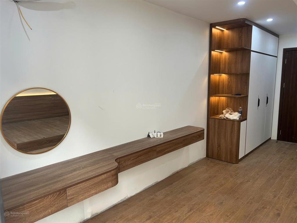 Bán nhà mới xây full nội thất thang máy trung tâm cầu giấy