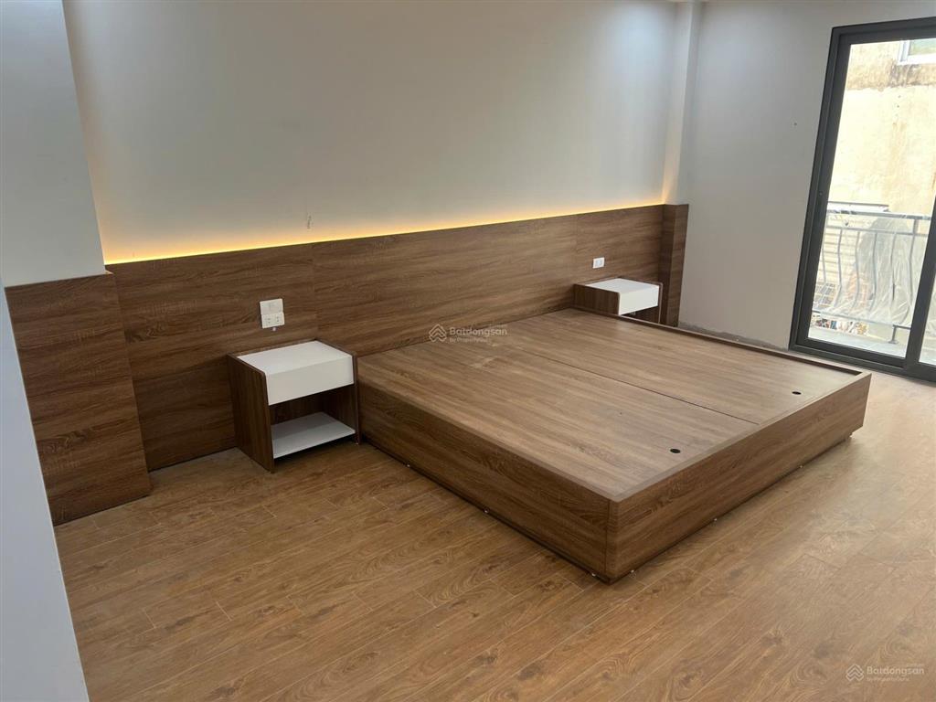 Bán nhà mới xây full nội thất thang máy trung tâm cầu giấy