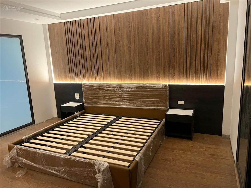 Bán nhà mới xây full nội thất thang máy trung tâm cầu giấy