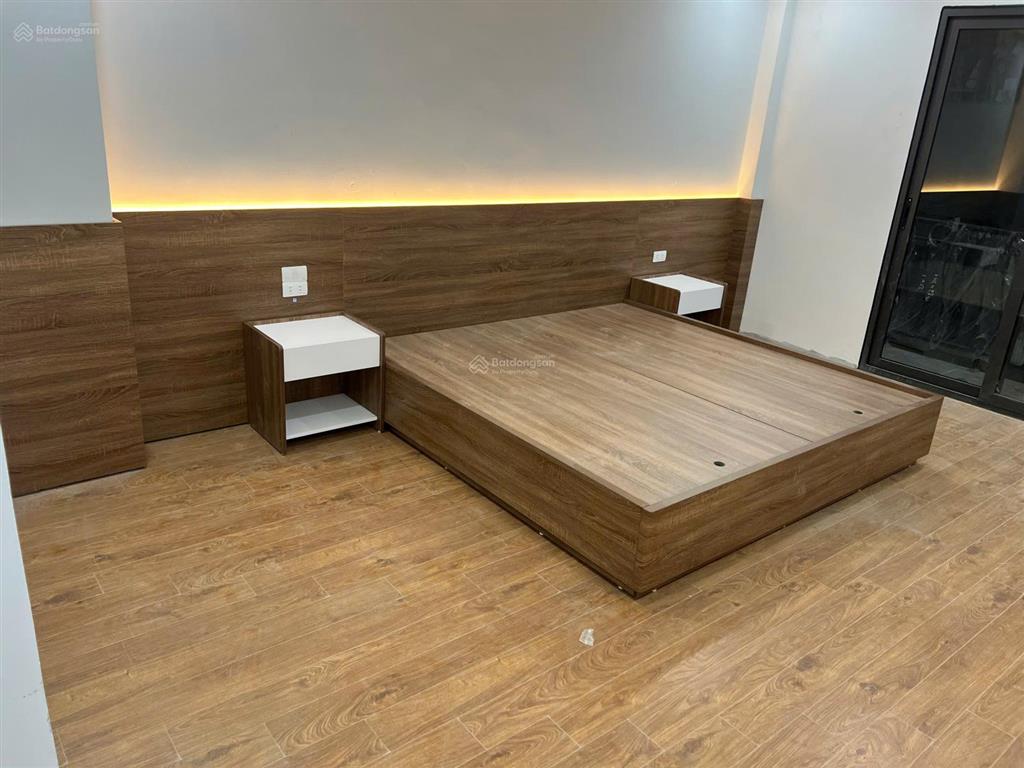 Bán nhà mới xây full nội thất thang máy trung tâm cầu giấy