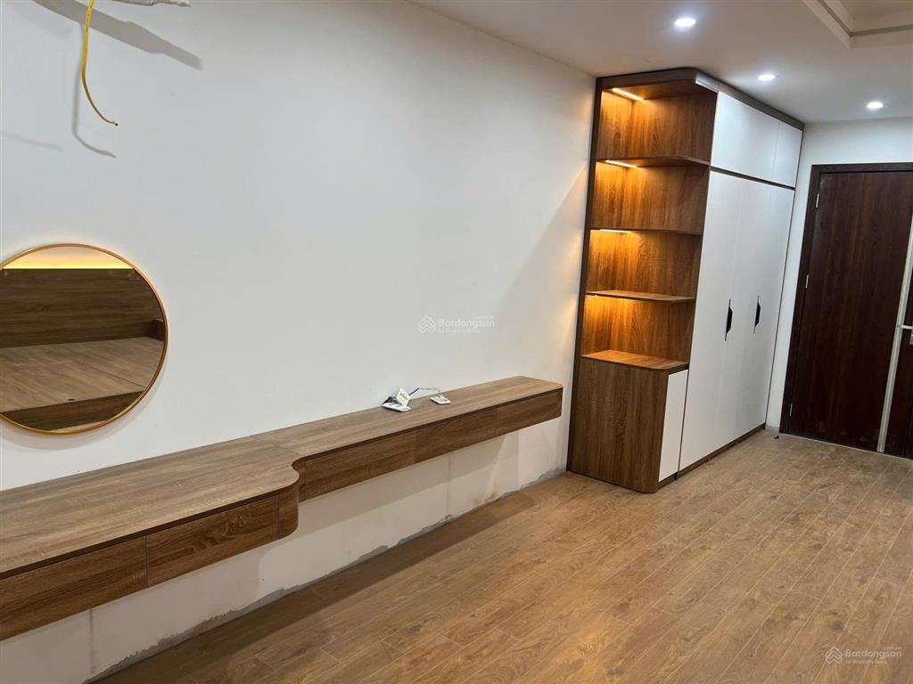 Bán nhà mới xây full nội thất thang máy trung tâm cầu giấy