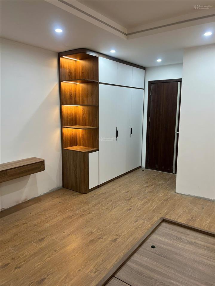 Bán nhà mới xây full nội thất thang máy trung tâm cầu giấy