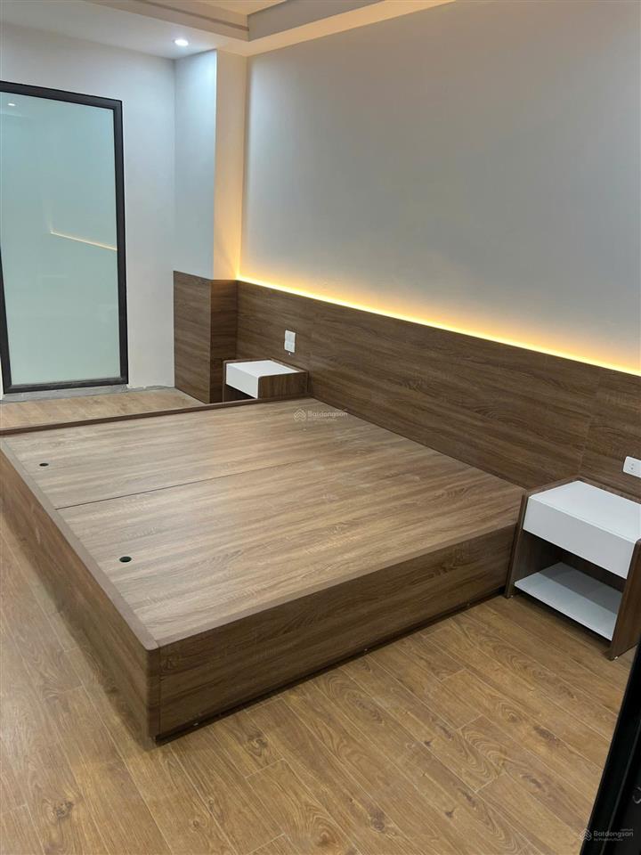 Bán nhà mới xây full nội thất thang máy trung tâm cầu giấy