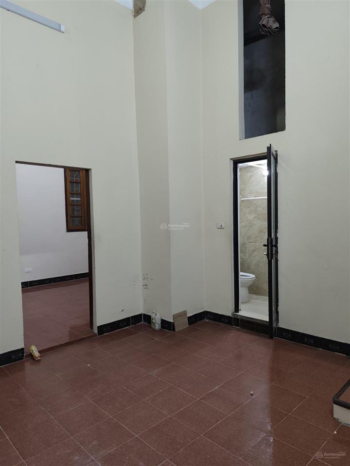 Cho thuê tầng 3 nhà riêng mặt phố nguyễn lương bằng, đống đa, hà nội