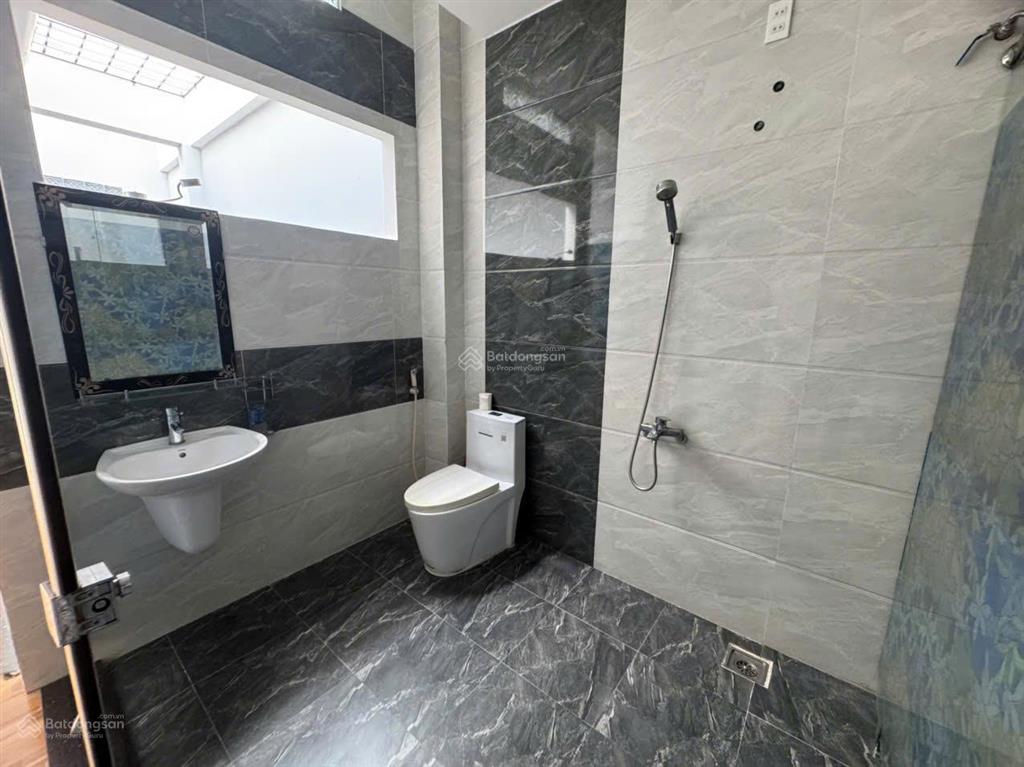 Bán nhà 3 tầng mặt tiền tại núi thành, 21 tỷ, 158m2, pháp lý đầy đủ