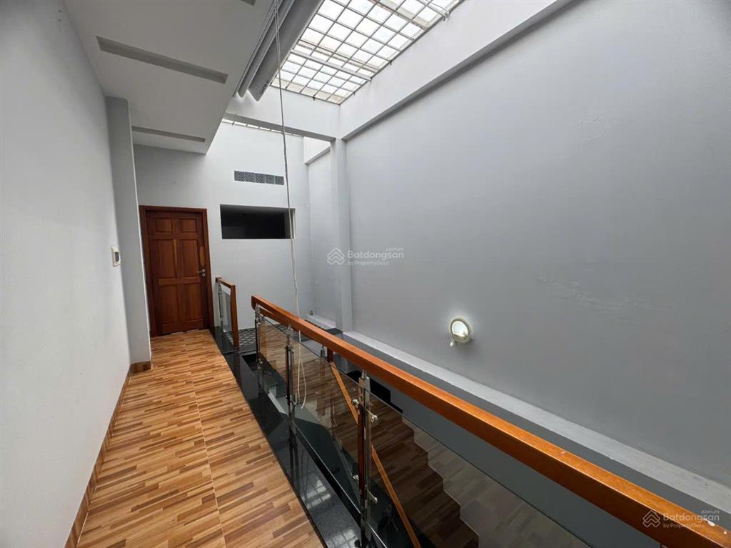Bán nhà 3 tầng mặt tiền tại núi thành, 21 tỷ, 158m2, pháp lý đầy đủ