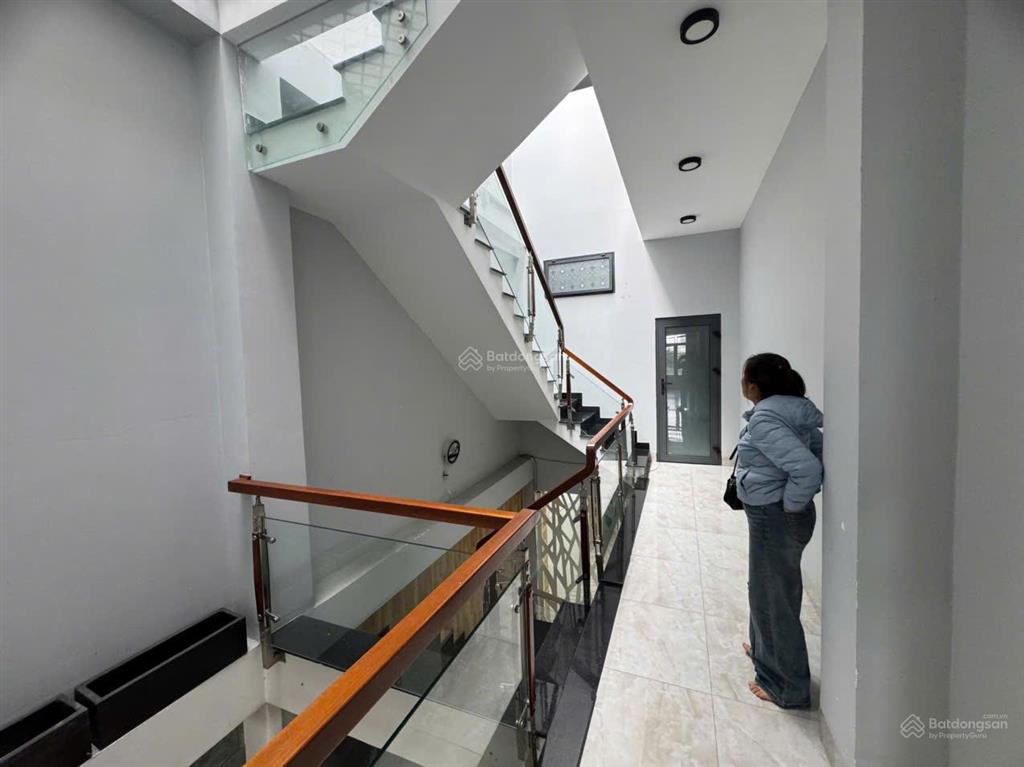 Bán nhà 3 tầng mặt tiền tại núi thành, 21 tỷ, 158m2, pháp lý đầy đủ