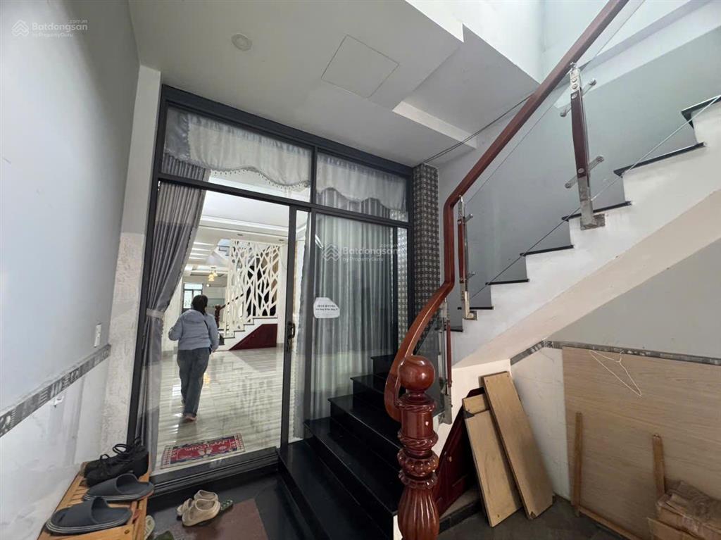 Bán nhà 3 tầng mặt tiền tại núi thành, 21 tỷ, 158m2, pháp lý đầy đủ