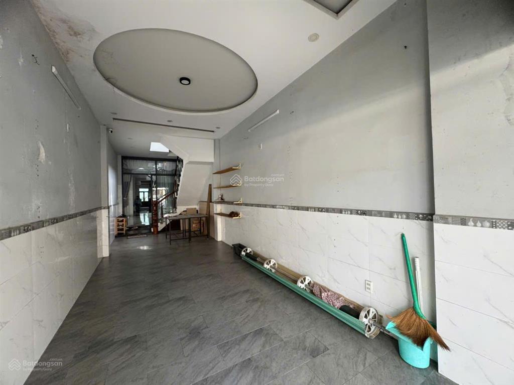 Bán nhà 3 tầng mặt tiền tại núi thành, 21 tỷ, 158m2, pháp lý đầy đủ