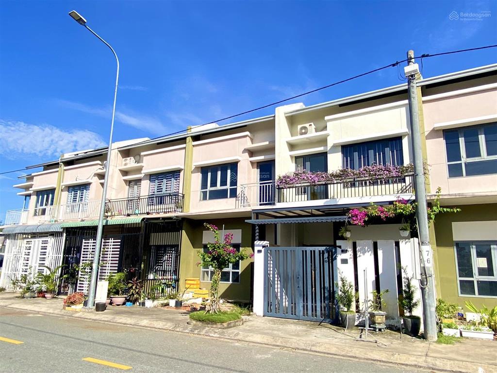 Cần bán căn nhà liên kế vườn hướng bắc, giá 1,6 tỷ đã bao gồm thuế phí sang sổ
