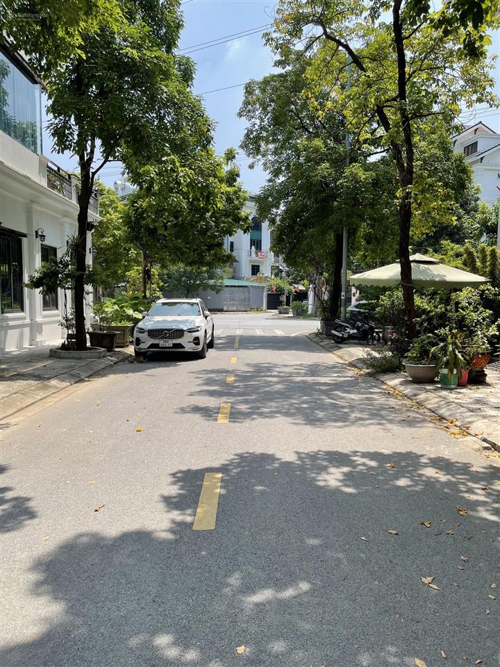 Chính chủ cần bán gấp liền kề foresa xuân phương tasco 90m view công viên chỉ 17 tỷ!