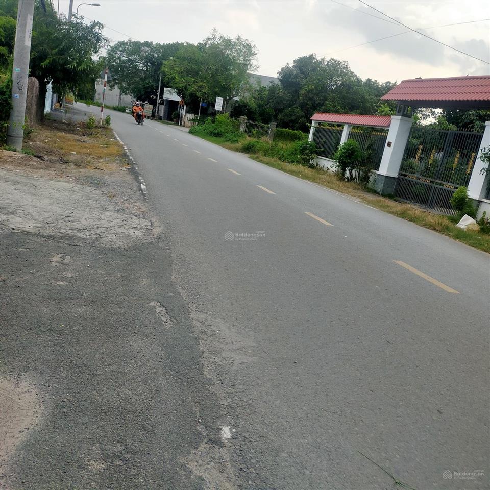 Bán nhà kinh doanh sầm uất mặt tiền đường suối lội