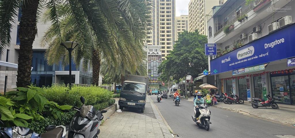 Nhà phố ngay cc xigrand court, giá bán 32 tỷ. hh cho sale.