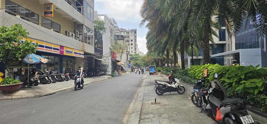 Nhà phố ngay cc xigrand court, giá bán 32 tỷ. hh cho sale.
