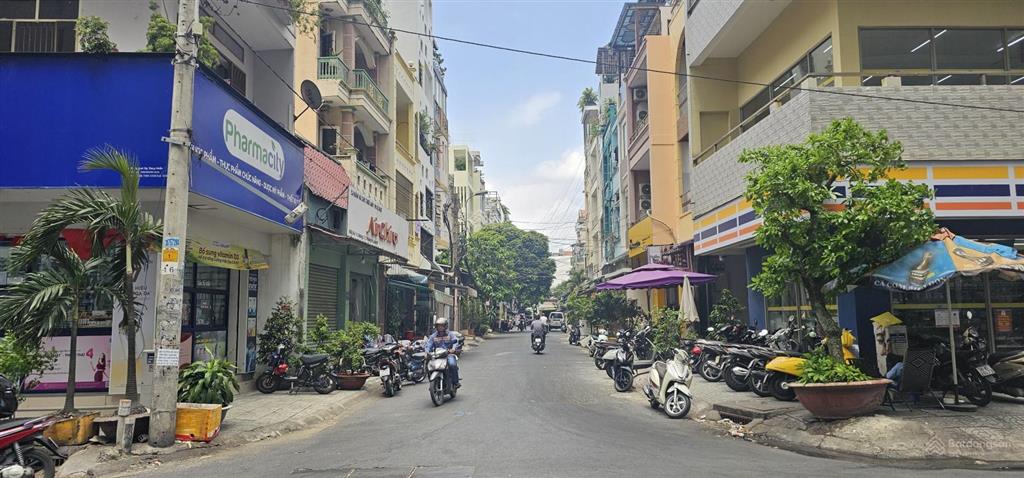 Nhà phố ngay cc xigrand court, giá bán 32 tỷ. hh cho sale.
