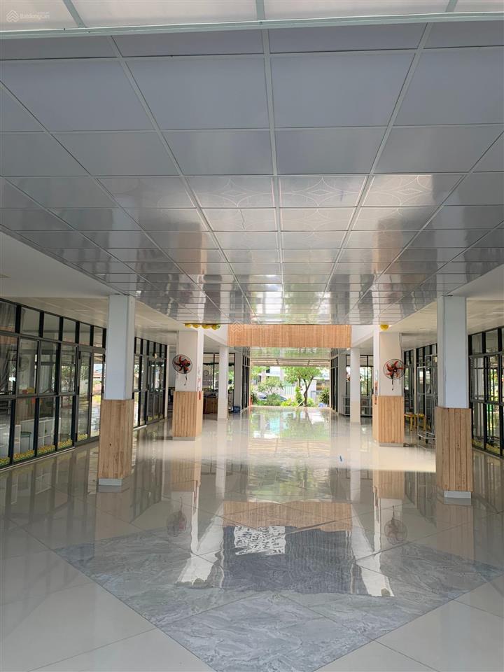 Chuyển nhượng trường tiểu học quốc tế ngay trung tâm quận 9 (24 x 55 = 1.320 m2 thổ cư)