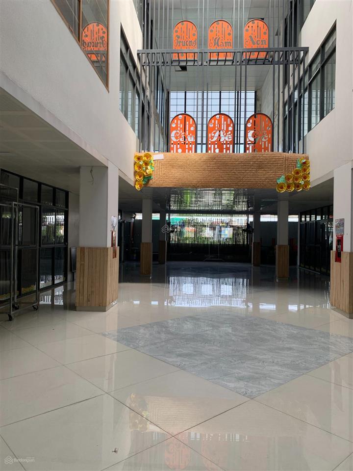 Chuyển nhượng trường tiểu học quốc tế ngay trung tâm quận 9 (24 x 55 = 1.320 m2 thổ cư)