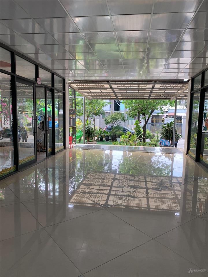 Chuyển nhượng trường tiểu học quốc tế ngay trung tâm quận 9 (24 x 55 = 1.320 m2 thổ cư)