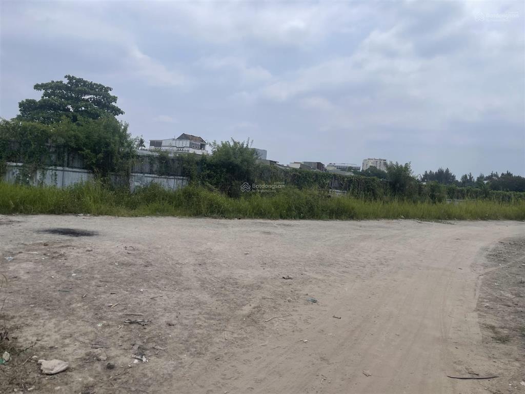 Cho thuê 11.000 m2 ngang 225m mặt đường vành đai 2 quận thủ đức cũ