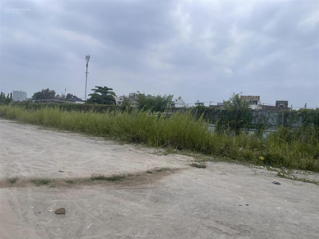 Cho thuê 11.000 m2 ngang 225m mặt đường vành đai 2 quận thủ đức cũ