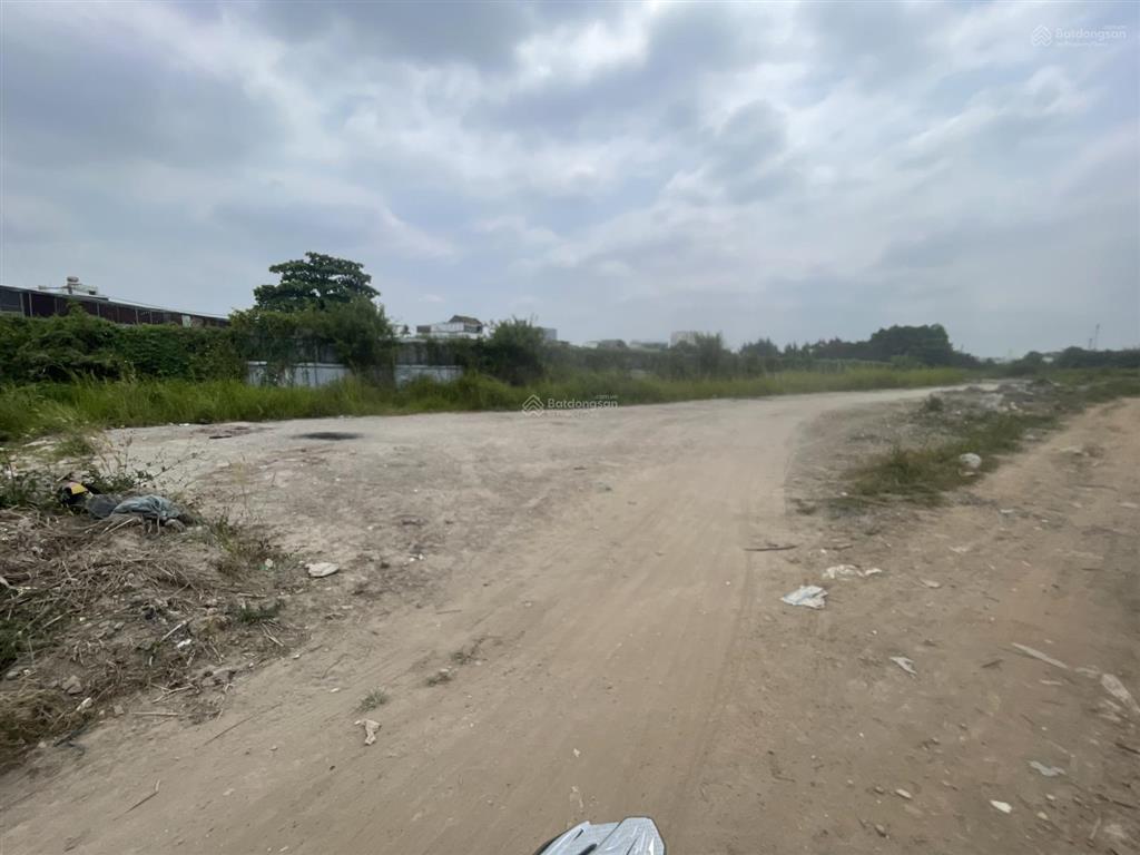 Cho thuê 11.000 m2 ngang 225m mặt đường vành đai 2 quận thủ đức cũ