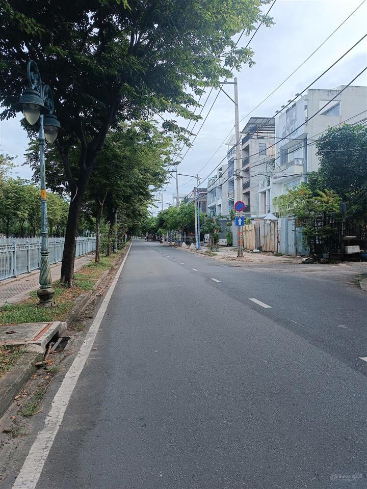 Nhà mặt tiền kênh tân hóa  tân phú, 3315m2, giá 268 tỷ tl