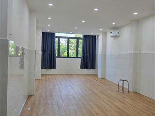 Bán nhà 3 tầng đường nguyễn văn linh, dt 105 m2 giá 25 tỷ đang cho thuê 40 tr/tháng  0935 121 ***