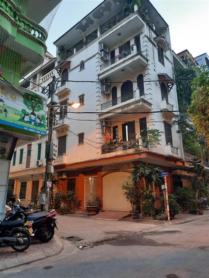 Bán nhà lô góc 3 mặt đường phạm tuấn tài hoàng quốc việt 100m2. 3 mặt đường 20m. 71 tỷ tl nhanh