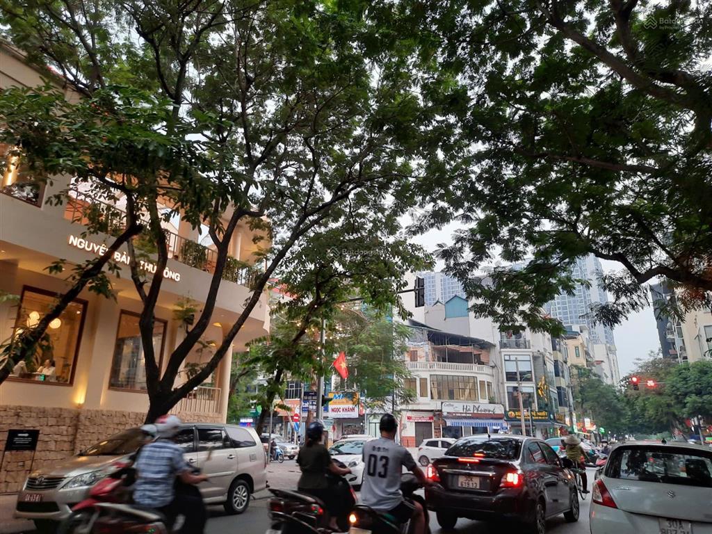 Bán nhà lô góc 3 mặt đường phạm tuấn tài hoàng quốc việt 100m2. 3 mặt đường 20m. 71 tỷ tl nhanh